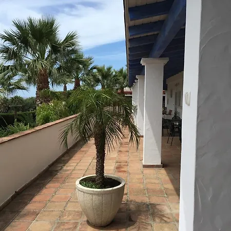 Dulce Nombre - מלון 3*